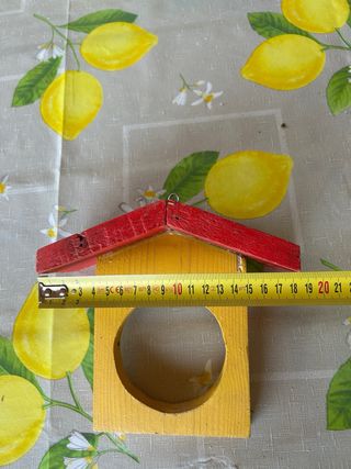 Casetta per uccelli colorata