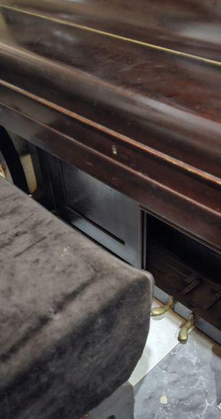 Piano antiguo de madera