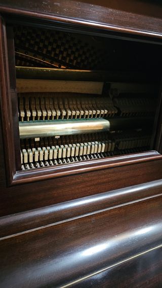 Piano antiguo de madera