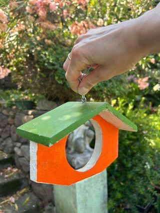 Casetta legno uccelli arancione-verde