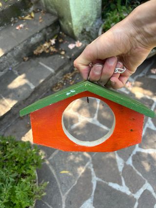Casetta legno uccelli arancione-verde