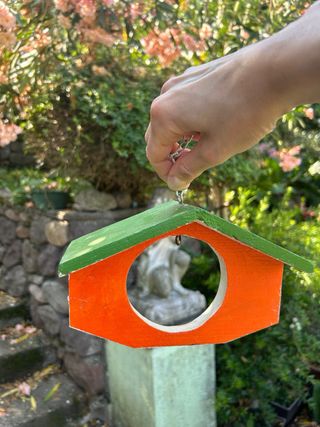 Casetta legno uccelli arancione-verde