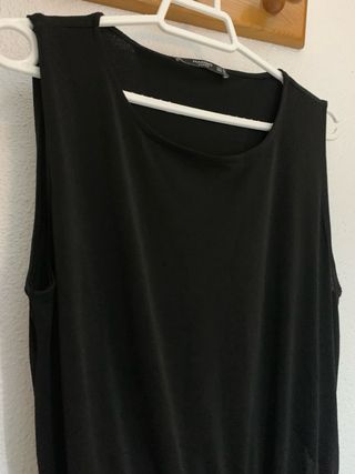 Mono negro corto con espalda abierta
