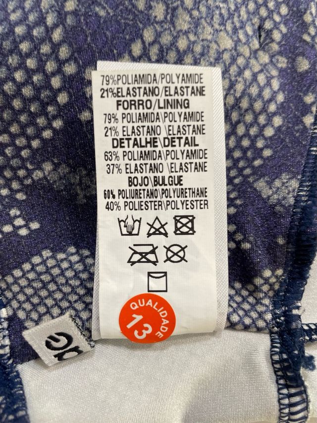 Top deportivo serpiente azul y blanco