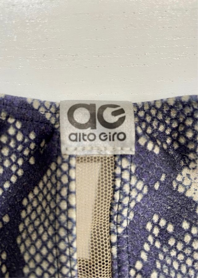 Top deportivo serpiente azul y blanco