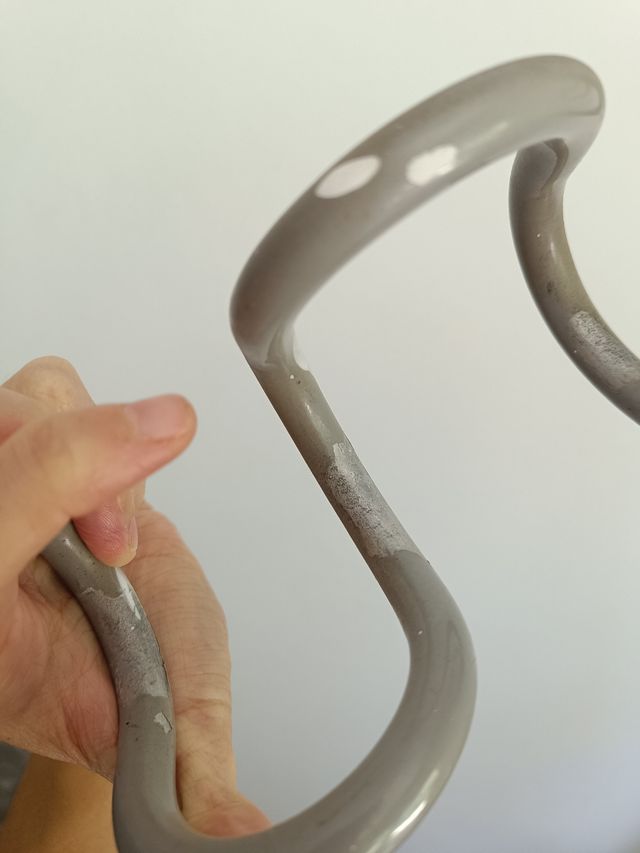 Cabide vintage cinza de metal