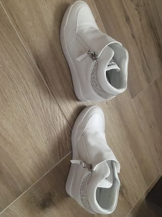 Botines blancos deportivos