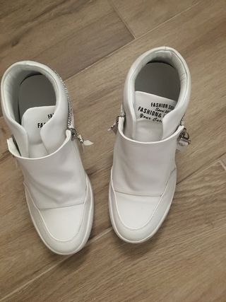 Botines blancos deportivos