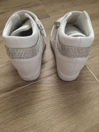 Botines blancos deportivos