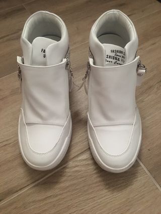 Botines blancos deportivos