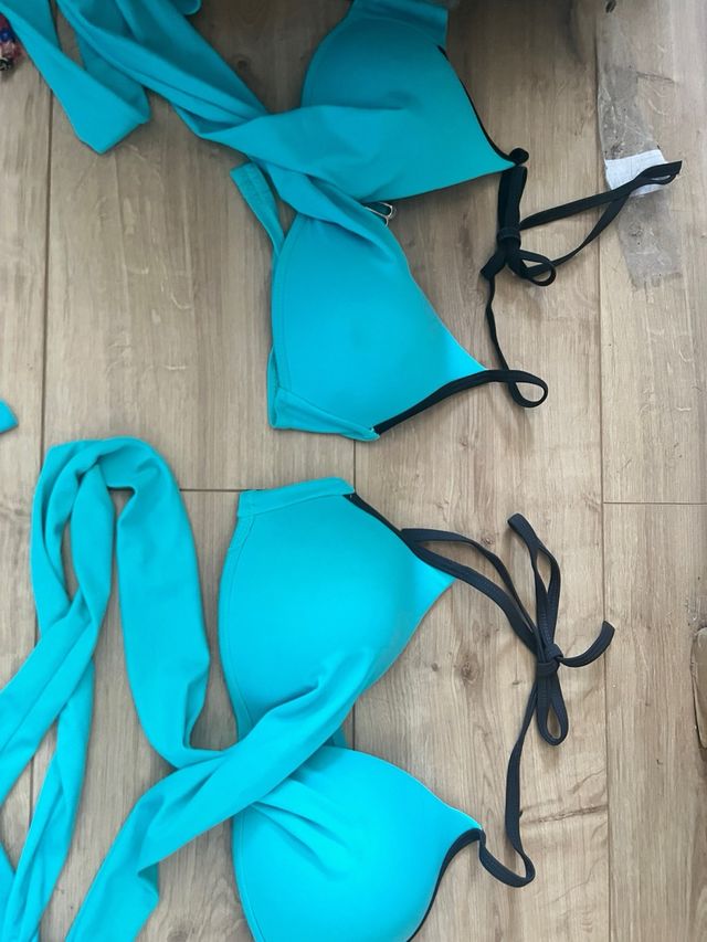 Bikini turquesa y multicolor