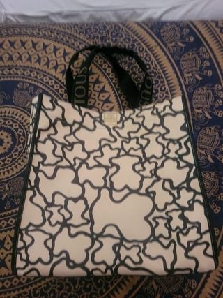 Bolso Tous Original grande, beige y negro.