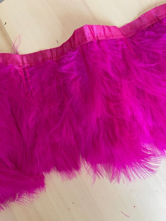 Tira plumas natura 1m. Tupidas. Largo 12cm. fucsia