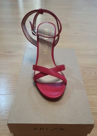 Sandalias Unisa rojas, talla 39