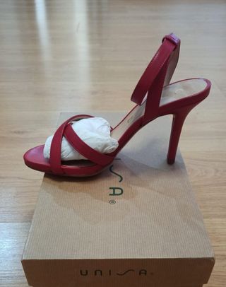 Sandalias Unisa rojas, talla 39