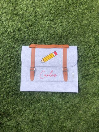 Portadocumentos fieltro con lapicero para profe