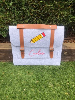 Portadocumentos fieltro con lapicero para profe