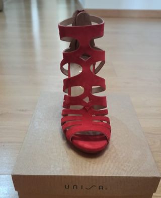 Sandalias Unisa rojas, talla 39