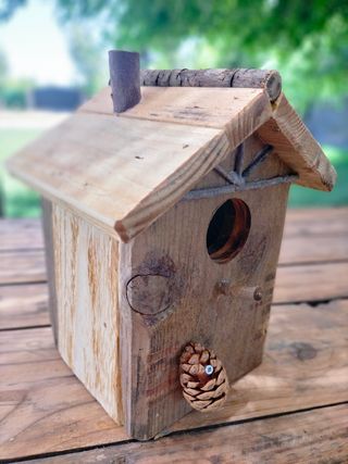Casita pajaros madera