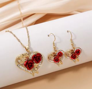 Conjunto Joyas Corazón Flores Rojas