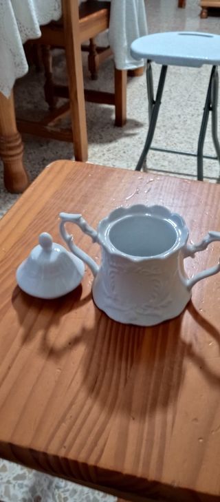 Juego de te o de cafe porcelana blanca filos Plata