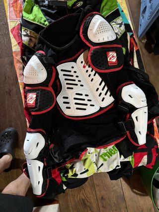 peto o chaqueta de proteccion motocross