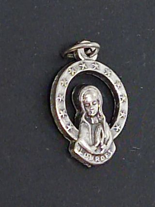 Medalla Virgen Lourdes plateada - vintage