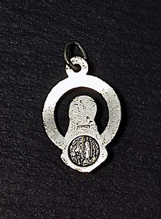 Medalla Virgen Lourdes plateada - vintage