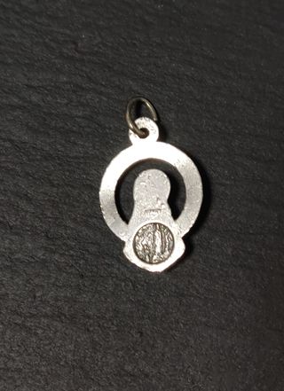 Medalla Virgen Lourdes plateada - vintage