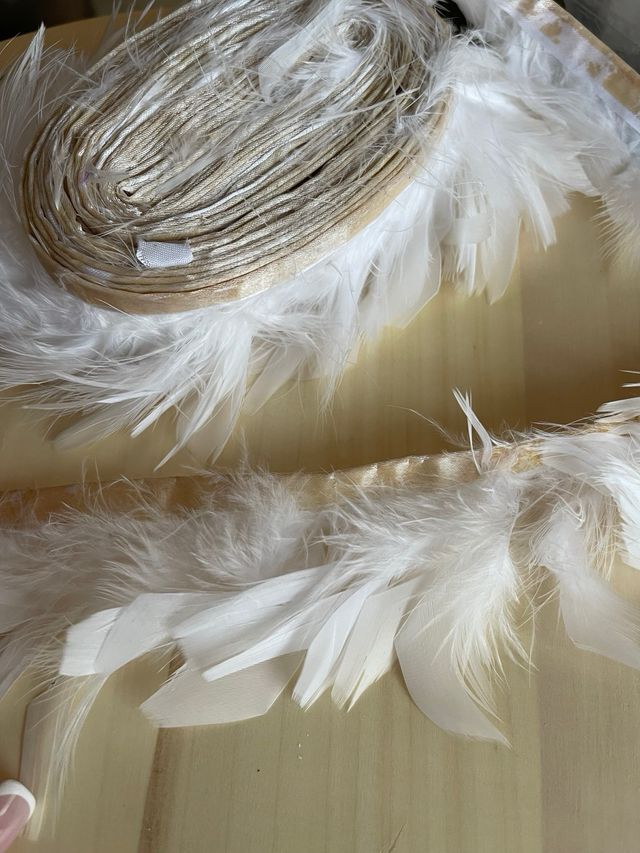 1m pluma ganso blanco. Largo aprox 5cm. moda/manua