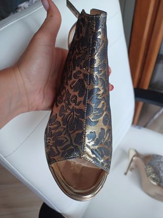 Sandali eleganti oro-grigio, tacco alto