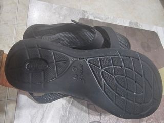 Sandalias Crocs negras talla 37