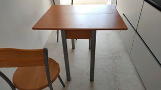 Mesa cocina + 2 sillas: madera metal