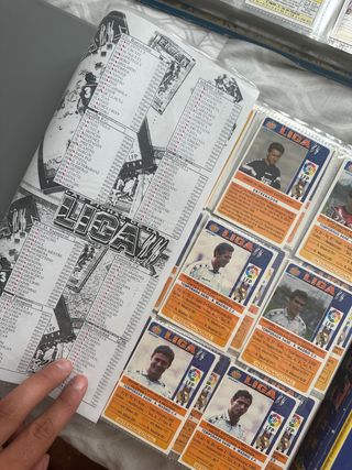 Lote libros, comics Capitan Trueno y cromos futbol