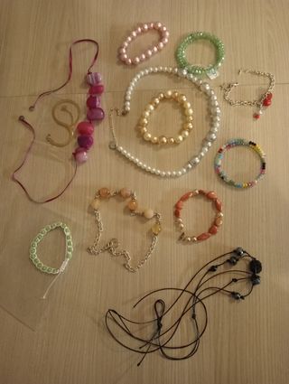 Collane e braccialetti colorati