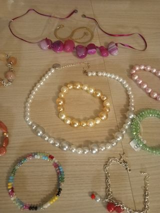 Collane e braccialetti colorati