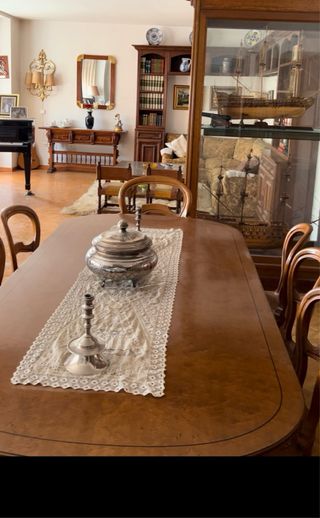Comedor antiguo de madera