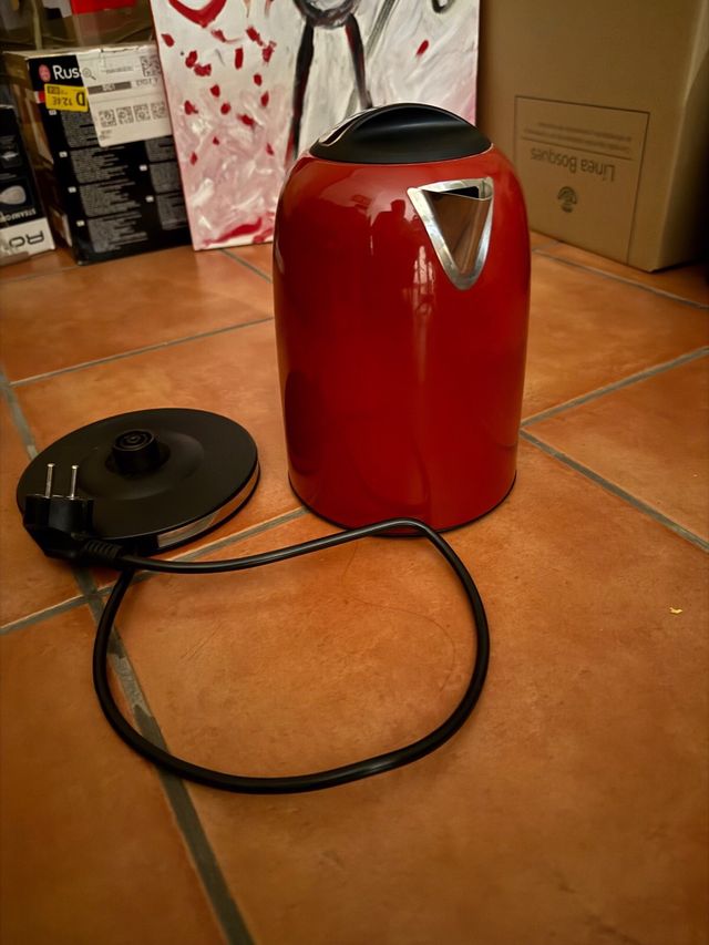 Calentador de agua rojo