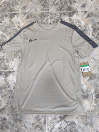 Camiseta Nike Dri-FIT niño beige-gris