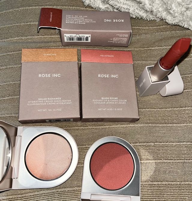 ROSE INC: Blush Heliotrope + Batom