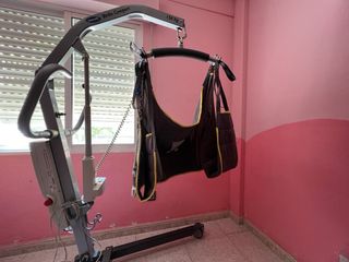 Grúa movilización paciente INVACARE