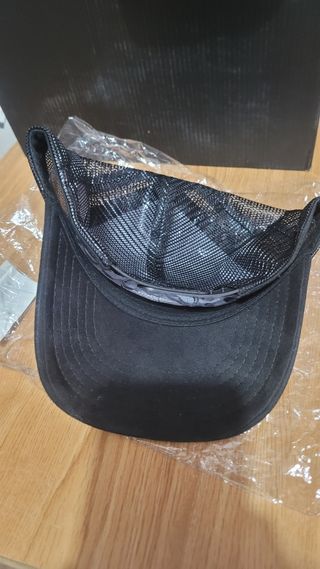 Gorra trucker negra y blanca