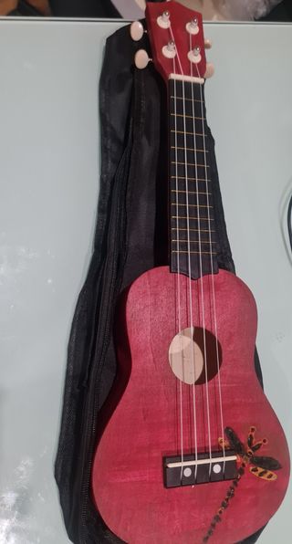 Ukelele Soprano Rojo con Libélulas