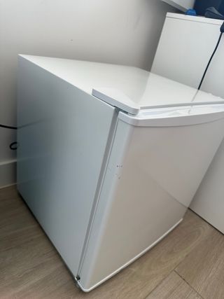Mini nevera blanca IKEA