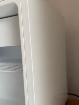 Mini nevera blanca IKEA