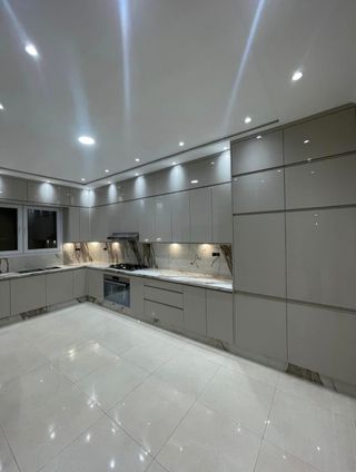 Cocina moderna beige  - Presupuesto sin compromiso