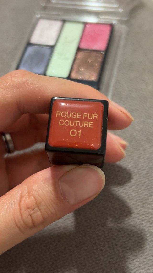 Yves Saint Laurent labiales y sombras