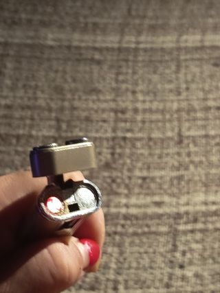 Encendedor antiguo metálico
