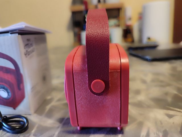 Mini cassa bluetooth vintage rossa