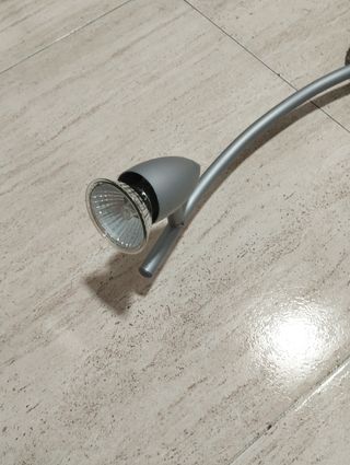 Lampara metalica 3 focos plateado.